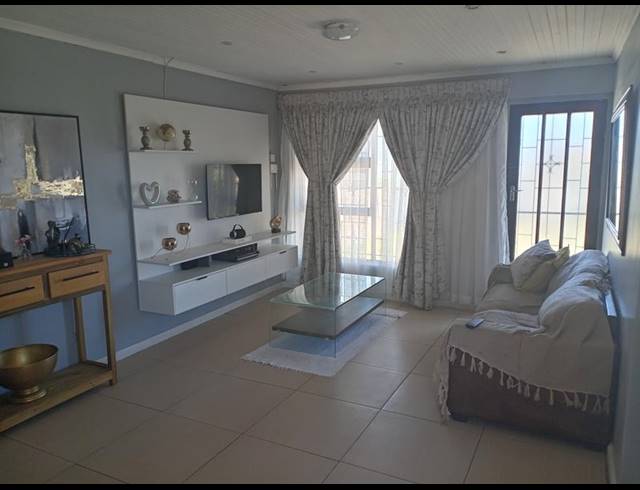 4 BEDROOM HOUSE FOR SALE IN FOREST HEIGHTS